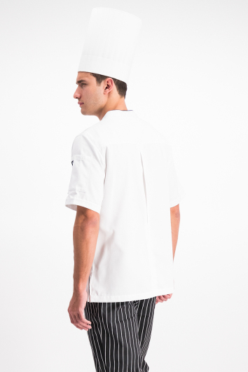 FILIPINA CON VIVOS MANGA CORTA