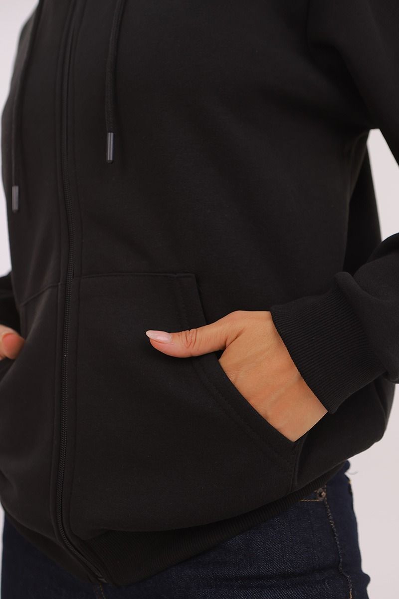 Bella Vista Sudadera Negra Con Gorro Vista Trasera De Persona Con Gorra Negra · Foto De Stock Gratuita