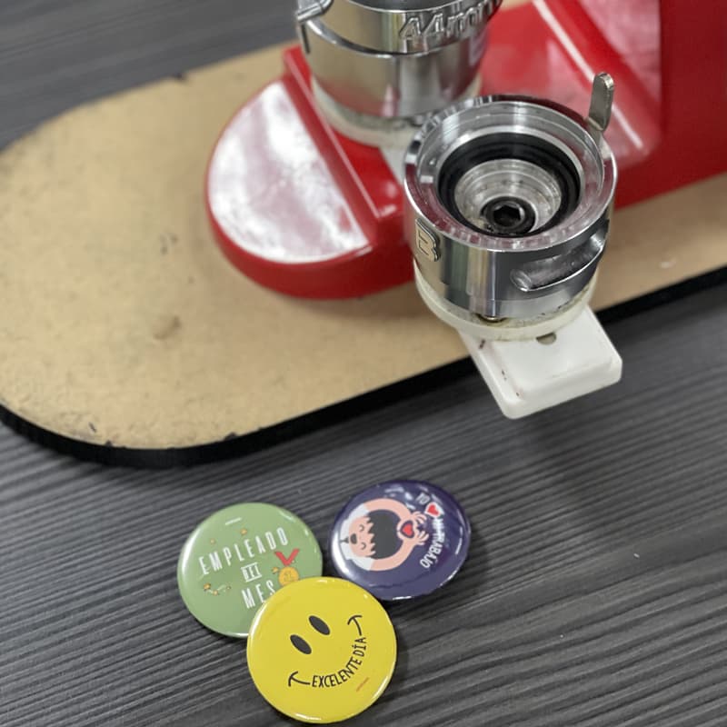 Comprar Pines Botones Personalizados para Uniformes en Mexico encuentralos al mejor precio en Unitam Uniformes