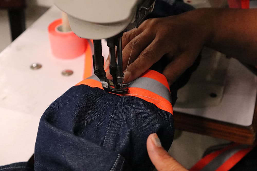 Uniformes industriales con cintas reflejantes en Mexico, overoles, trabajo, Unitam Uniformes